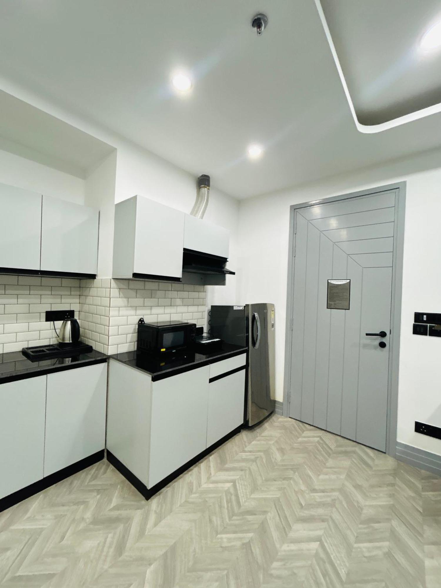 Bedchambers Serviced Apartment, Golf Course, Ґурґаон Екстер'єр фото