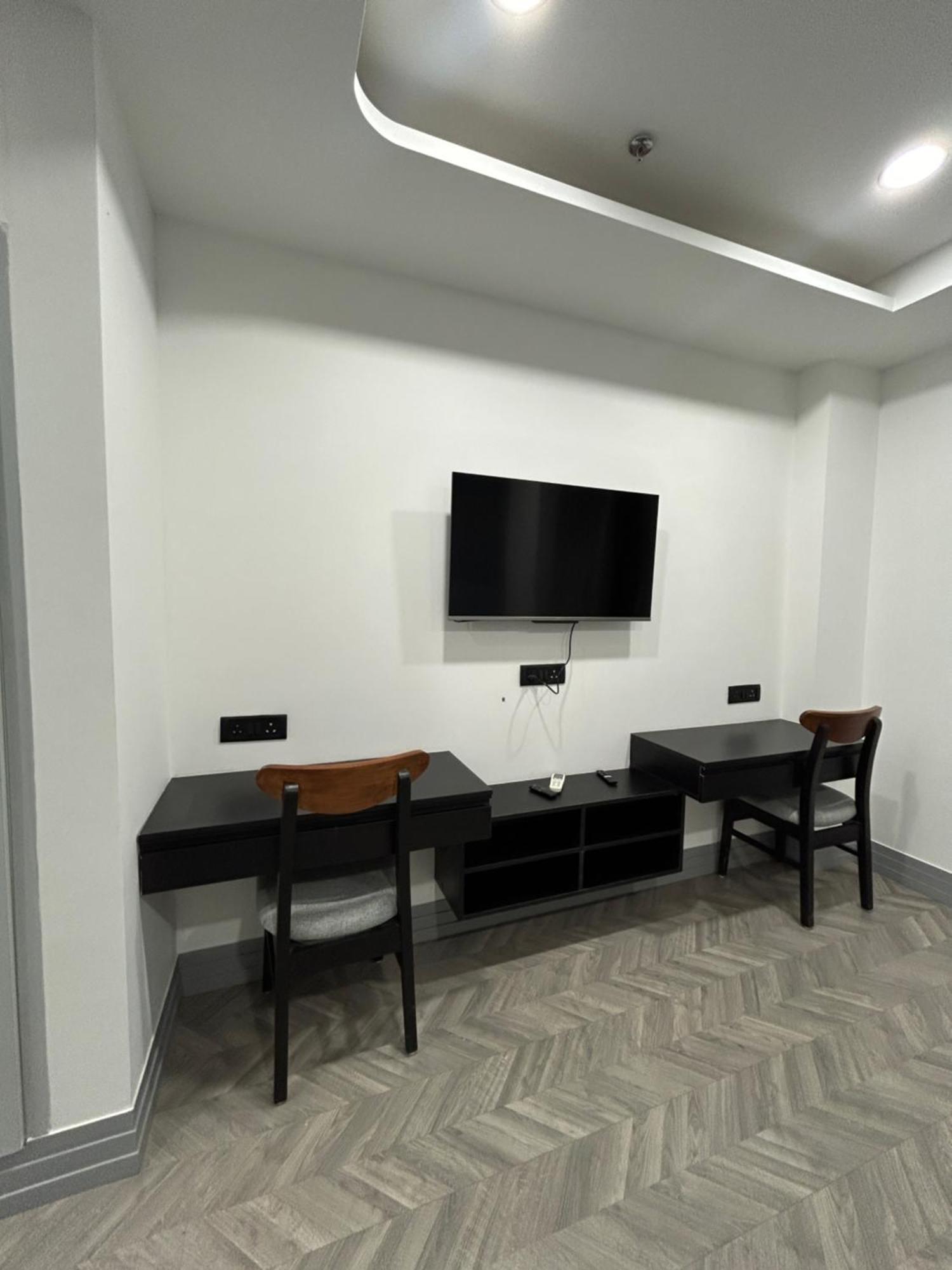 Bedchambers Serviced Apartment, Golf Course, Ґурґаон Екстер'єр фото
