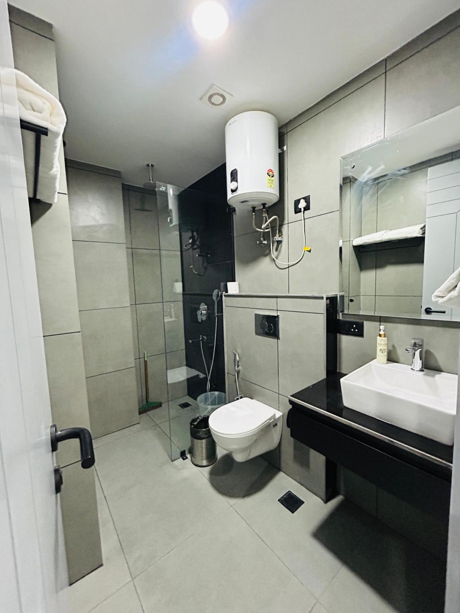 Bedchambers Serviced Apartment, Golf Course, Ґурґаон Екстер'єр фото