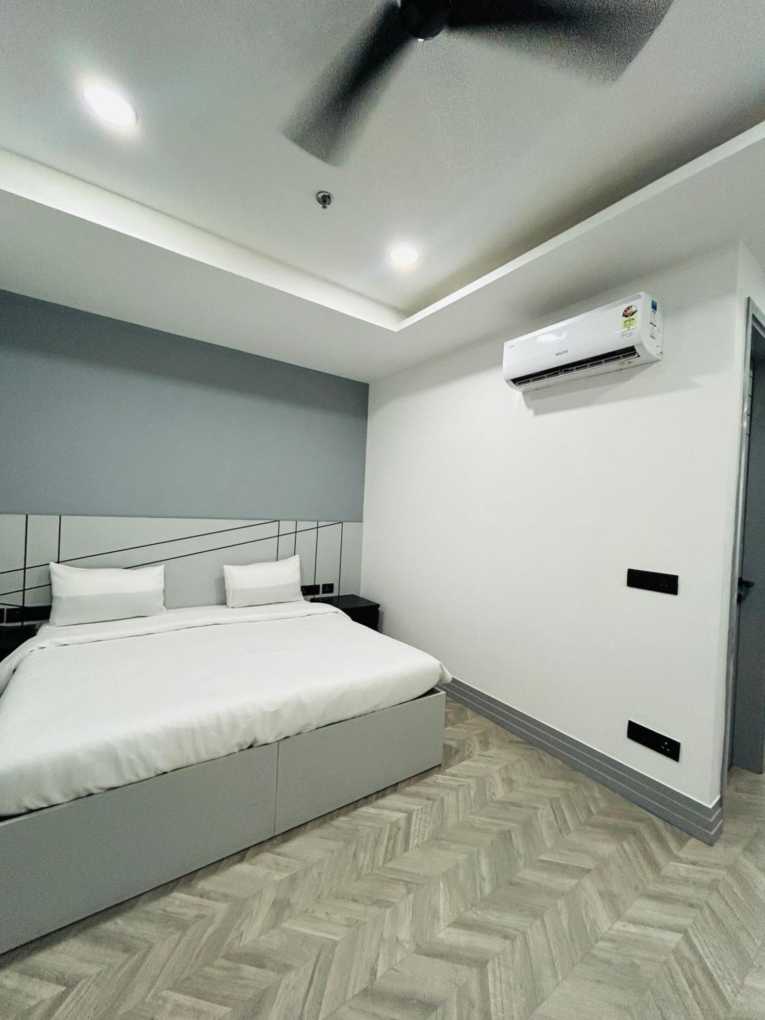 Bedchambers Serviced Apartment, Golf Course, Ґурґаон Екстер'єр фото