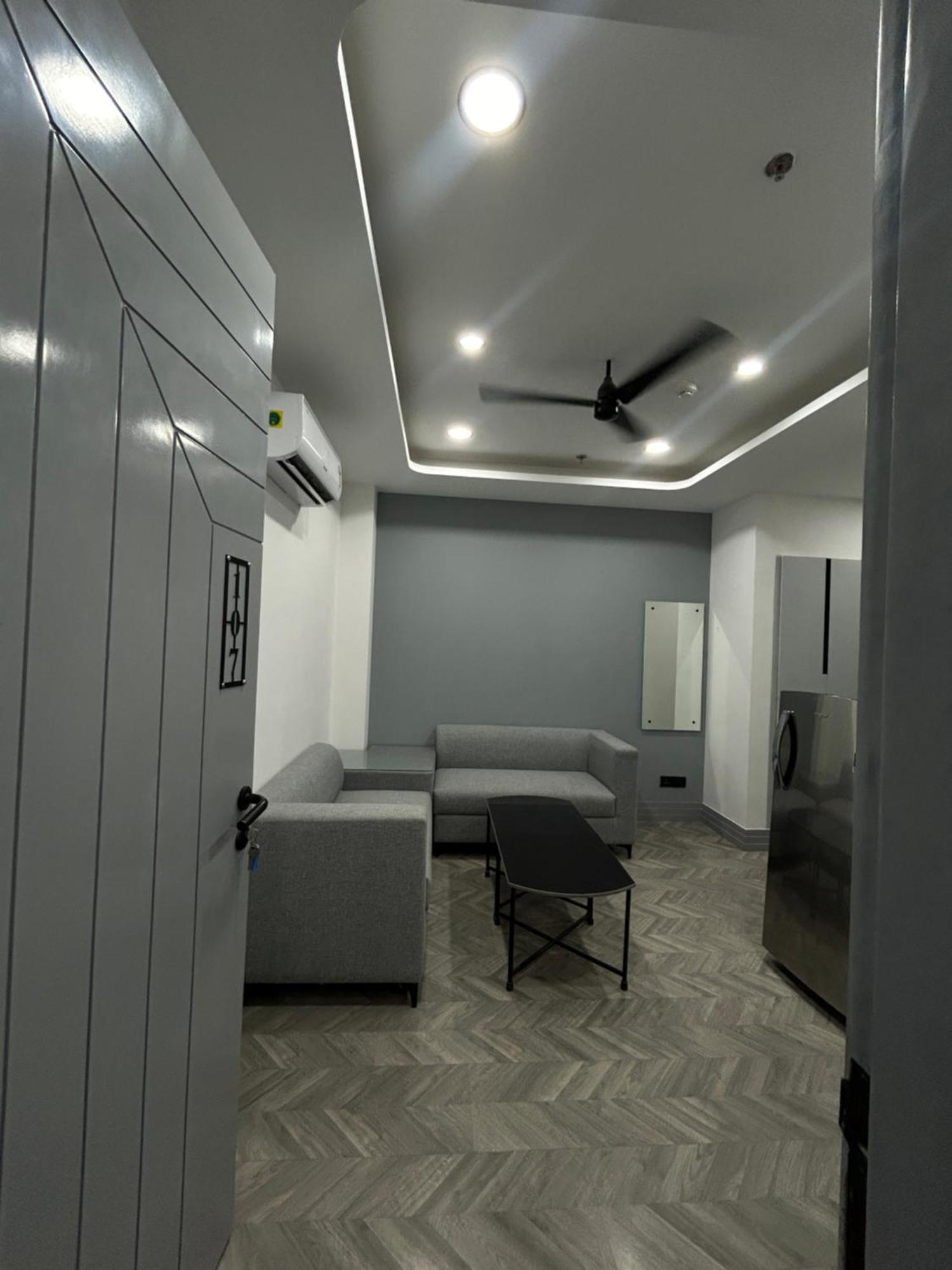 Bedchambers Serviced Apartment, Golf Course, Ґурґаон Екстер'єр фото