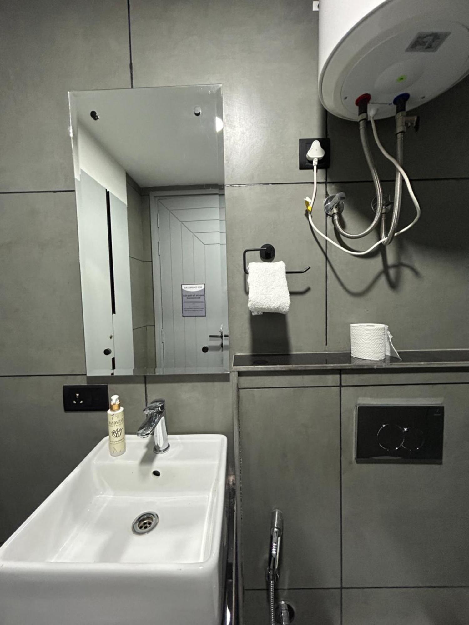 Bedchambers Serviced Apartment, Golf Course, Ґурґаон Екстер'єр фото