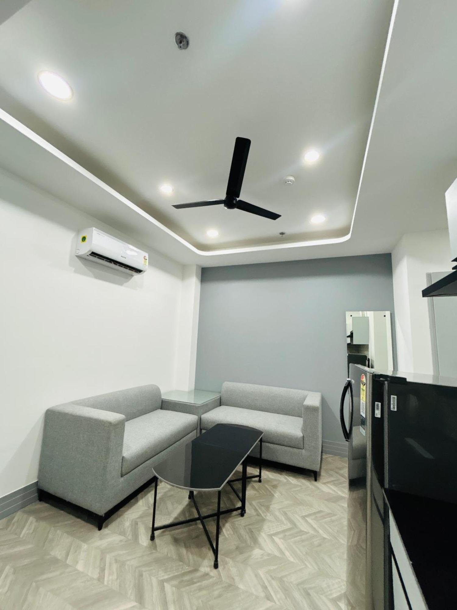 Bedchambers Serviced Apartment, Golf Course, Ґурґаон Екстер'єр фото