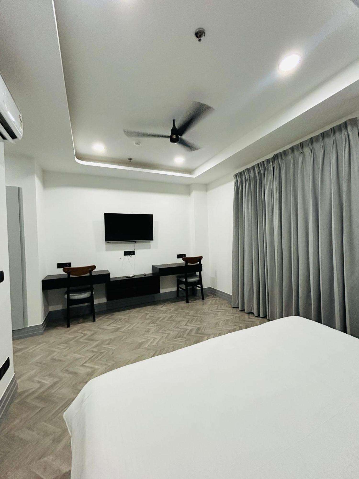 Bedchambers Serviced Apartment, Golf Course, Ґурґаон Екстер'єр фото