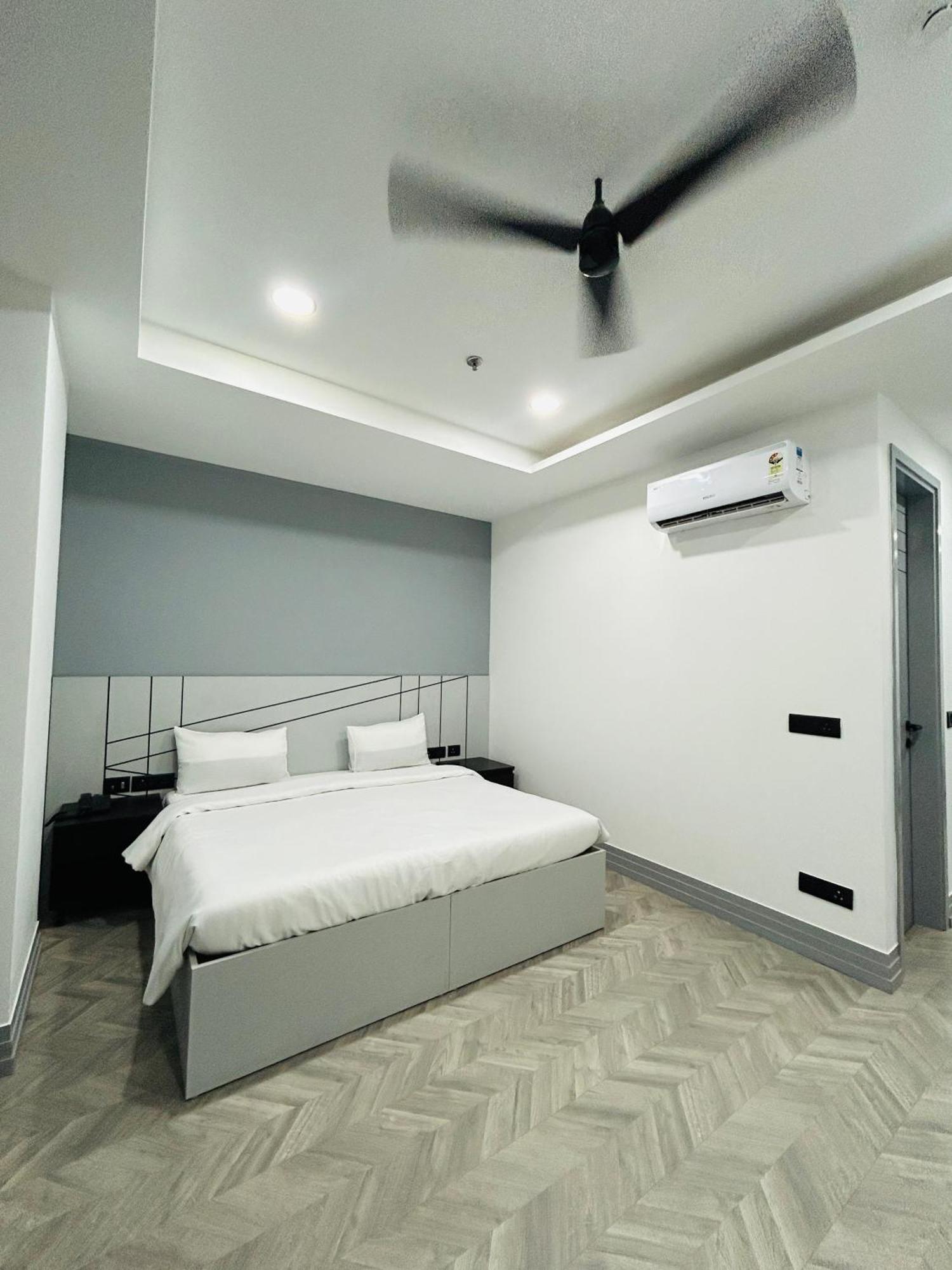 Bedchambers Serviced Apartment, Golf Course, Ґурґаон Екстер'єр фото