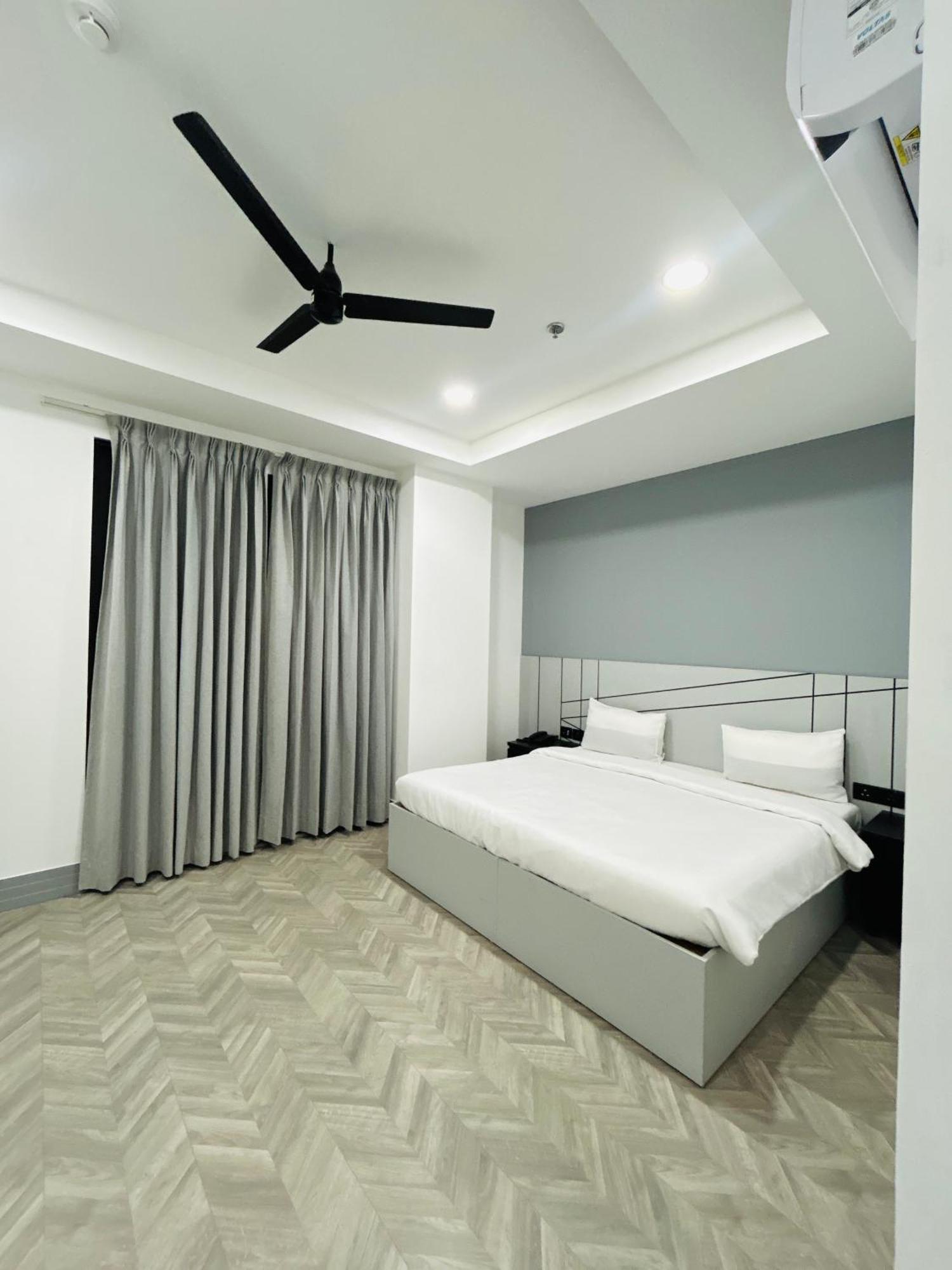 Bedchambers Serviced Apartment, Golf Course, Ґурґаон Екстер'єр фото