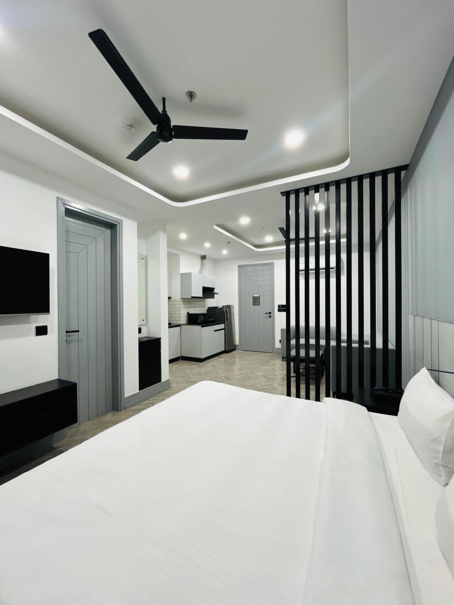 Bedchambers Serviced Apartment, Golf Course, Ґурґаон Екстер'єр фото