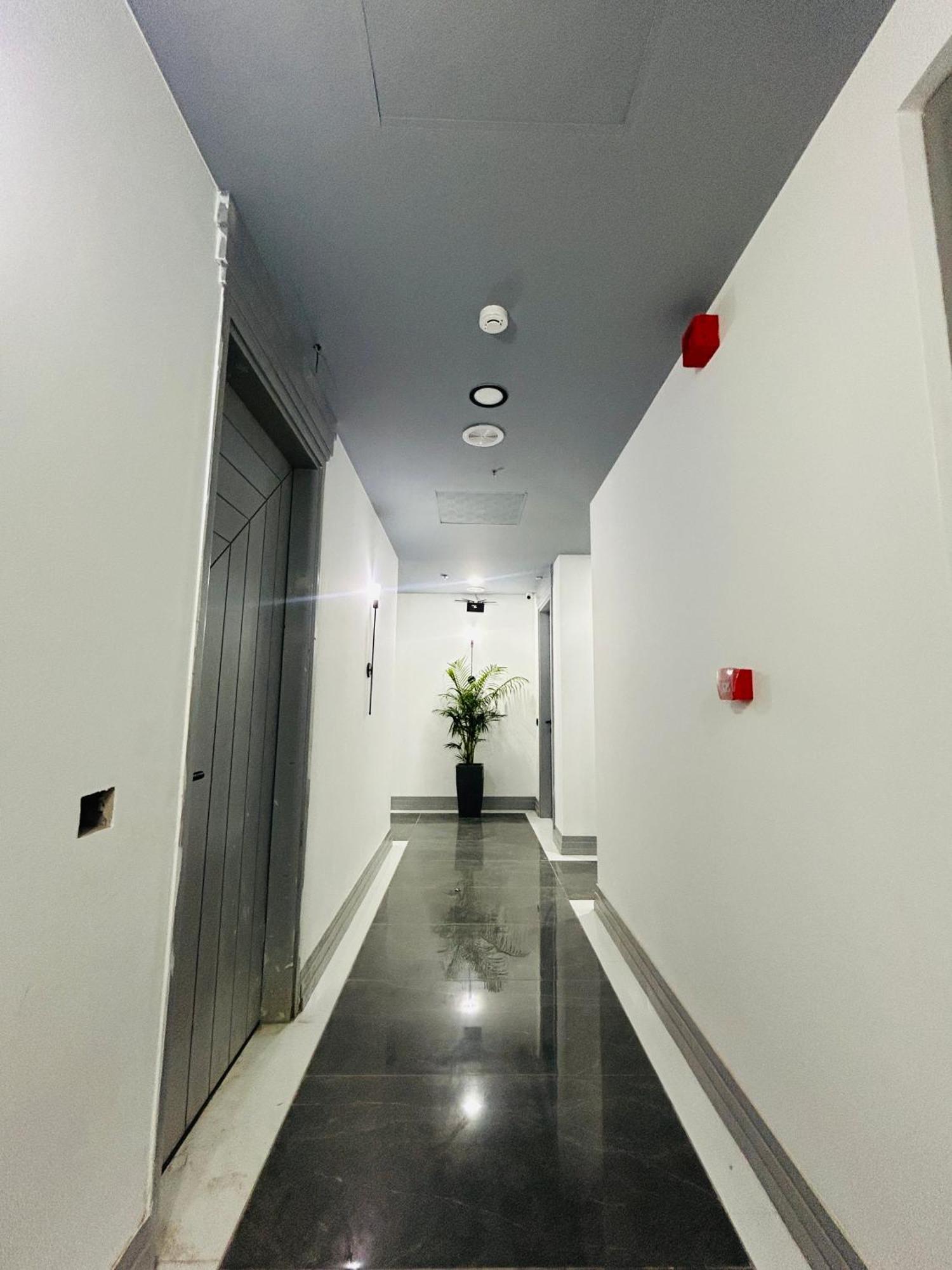 Bedchambers Serviced Apartment, Golf Course, Ґурґаон Екстер'єр фото