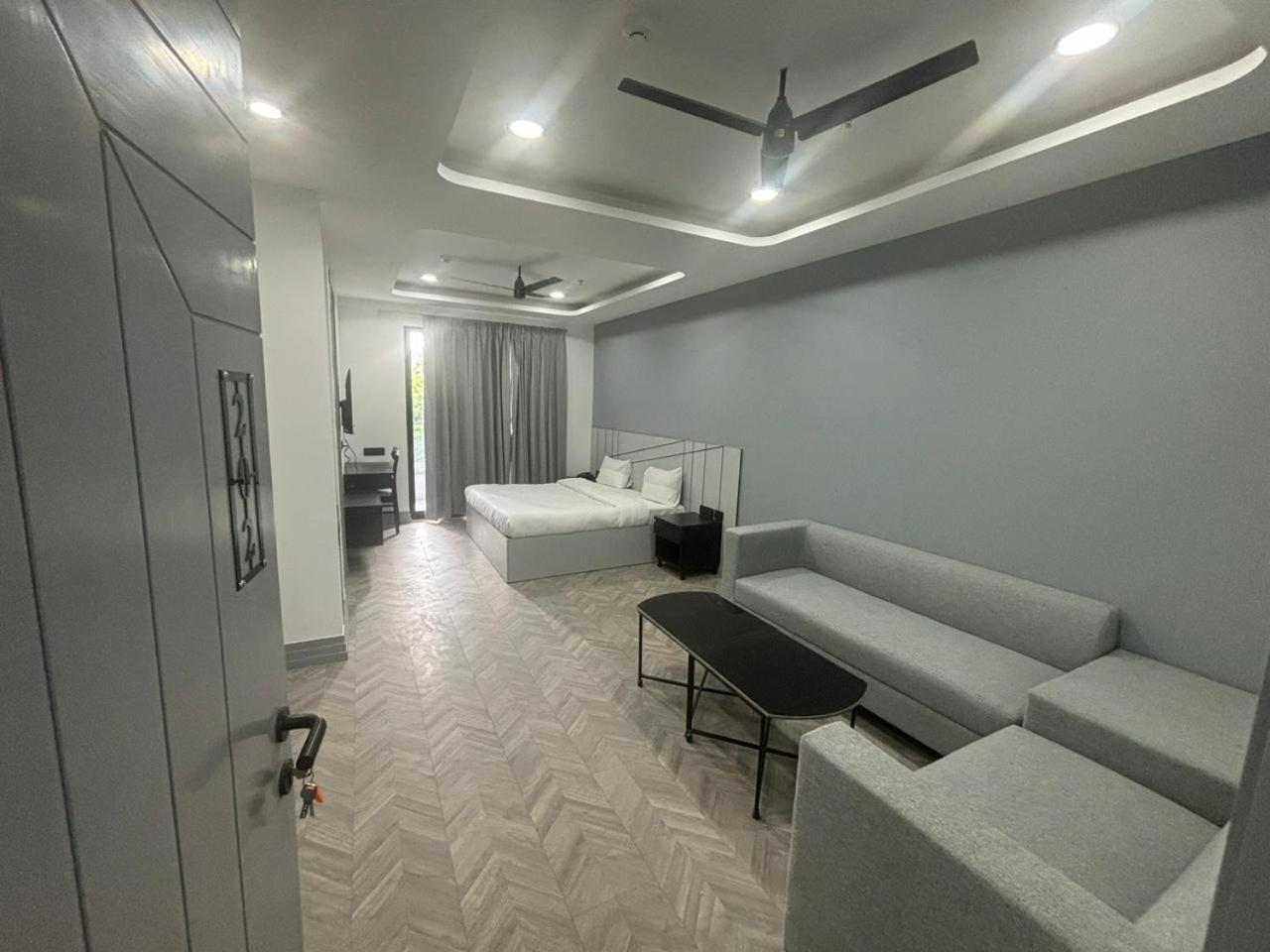 Bedchambers Serviced Apartment, Golf Course, Ґурґаон Екстер'єр фото